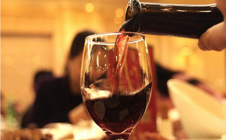让生活多些仪式感，就来喝杯进口红酒！